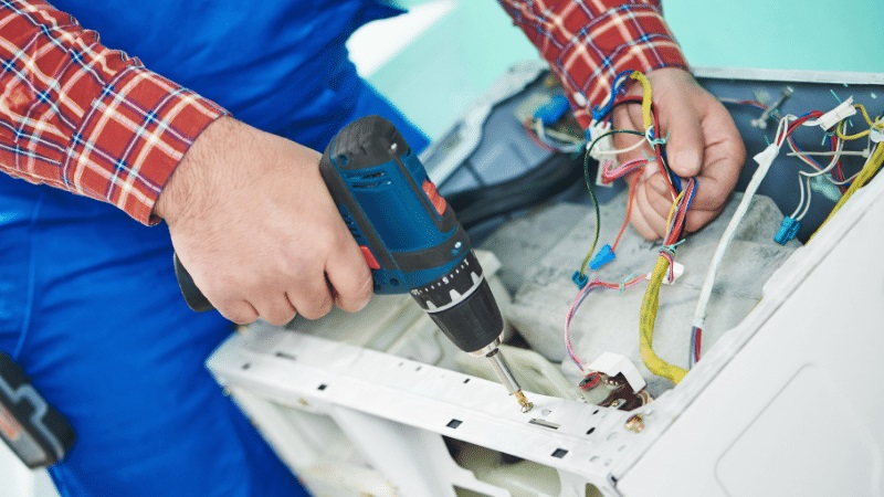 Söğütlü Eminçelik Eminçelik çamaşır makinesi kart tamiri – Su almama arızası orijinal parça ile giderildi. - Teknik servis örneği